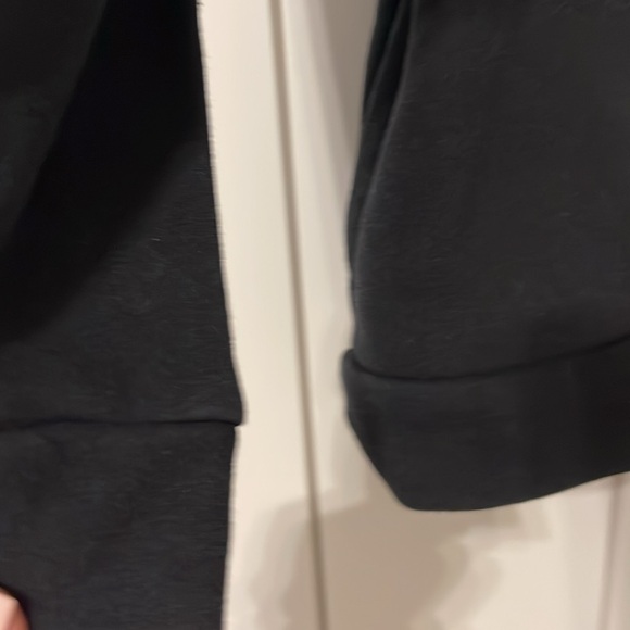 Puma Girl’s Hoodie - XS (5/6). Black hoodie with hot pink logo. - Picture 4 of 6